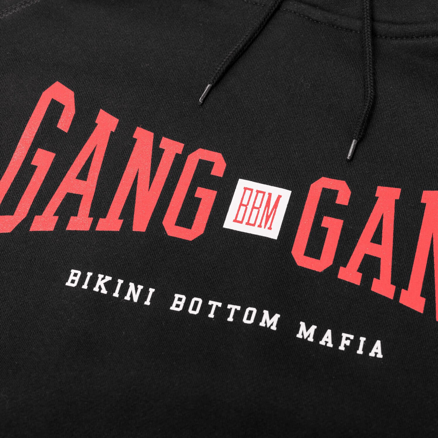 https://images.bravado.de/prod/product-assets/bbm/bbm/products/127786/web/287507/image-thumb__287507__3000x3000_original/bbm-bbm-gang-gang-hoodie-hoodies-s127786-o194412-a287507-v12129981.b6d8ffbe.jpg